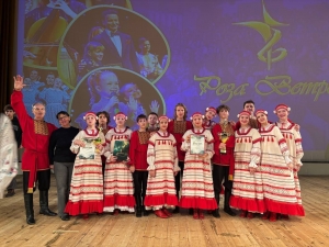 С народной песней - к большой победе: ансамбль 